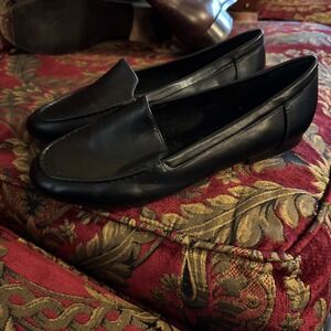 Woman's Black Sofia Taylor Flat Shoes Size 8